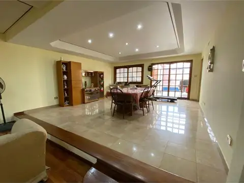 VENTA CASA 6 AMBIENTES BOEDO 4 COCHERAS AP CRED