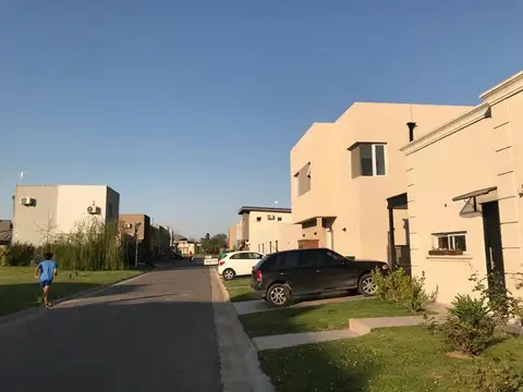 Avenida Mitre Y Trinidad