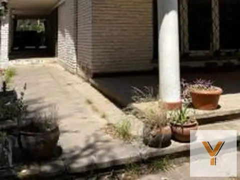 Casa en venta - 4 Dormitorios 2 Baños - Mendiolaza