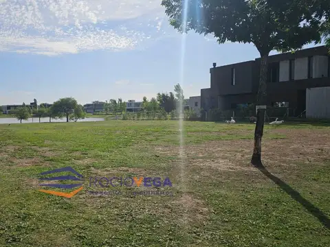 Terreno en Venta 44  mts Fondo