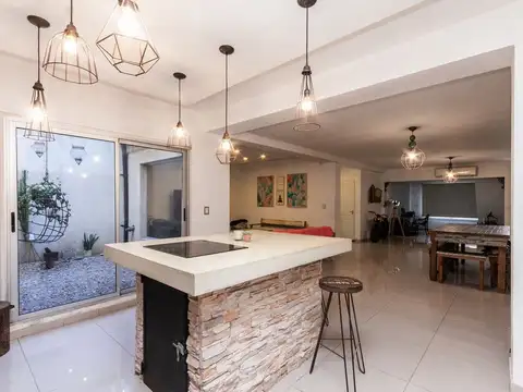 EXCELENTE CASA 7AMB.PATIO.TERRAZA.QUINCO.COCHERA!