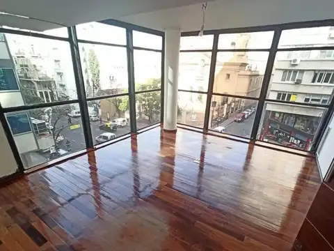 Espectacular oficina en venta con renta, super luminosa!