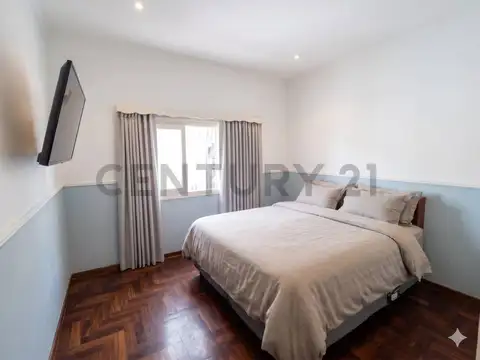 Casa 8 ambientes con 3 baños