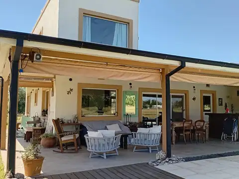 Casa en Venta con 8 cocheras