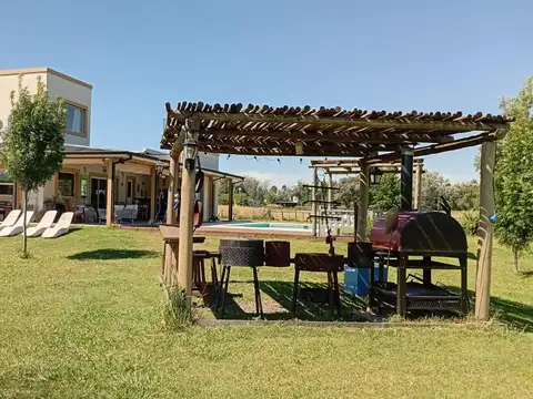 Casa en Venta con 8 cocheras