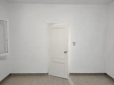 VENTA CASA DE DOS DORMITORIOS CON COCHERA Y PATIO
