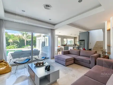 Casa en Venta con 4 cocheras