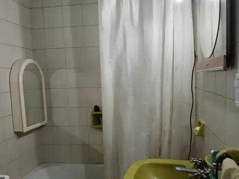 Casa en venta - 2 Dormitorios 1 Baño - Versalles