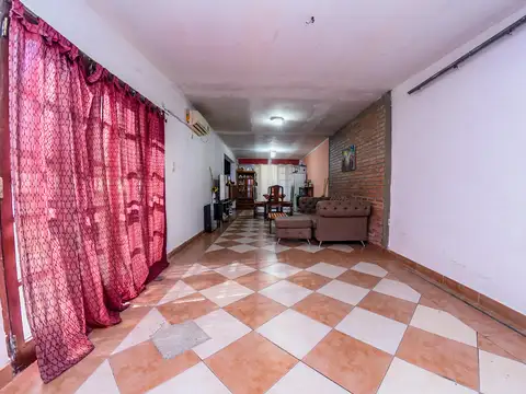 Casa 4 ambientes con 1 baño