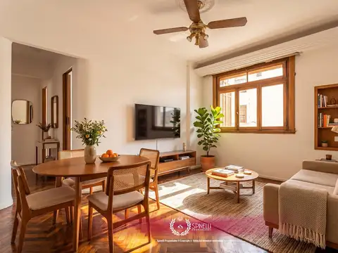 Venta departamento 3 ambientes 54M² con balcón al frente en Flores un piso por escaleras