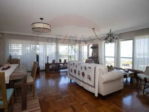 Venta apartamento vista mar – Puerto de Buceo- 4d