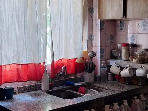 Casa 5 ambientes con 1 baño