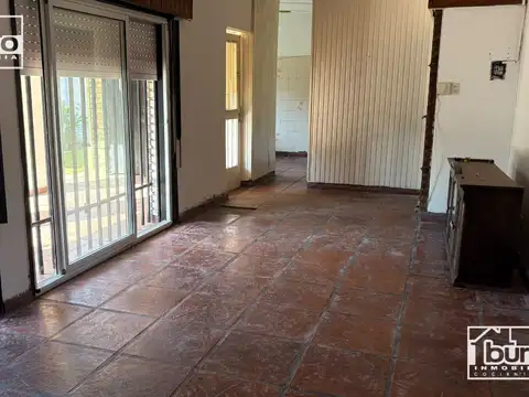 Casa 4 ambientes con 1 baño