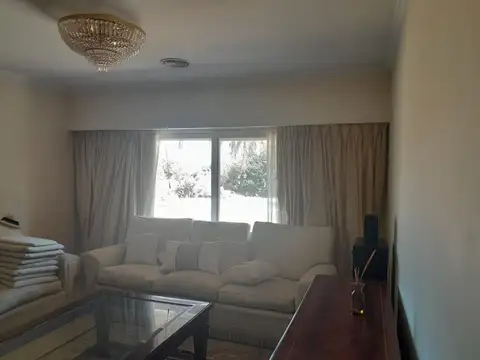 VENTA CASA 5 AMB. CON PILETA - PILAR GOLF