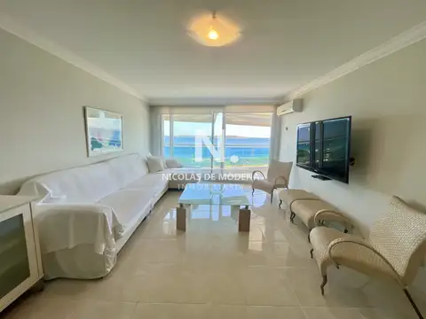 Venta apartamento 2 dormitorios. Playa mansa, Punta del Este.
