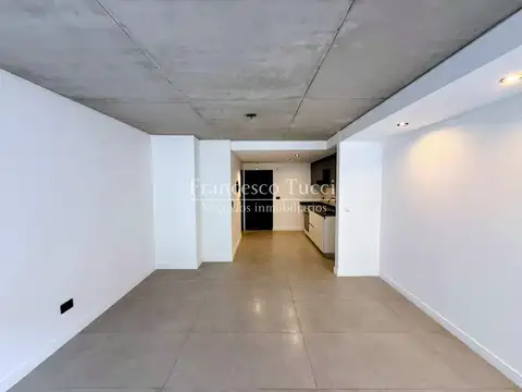 Departamento en Alquiler en Barrio Parque Leloir, USD 900