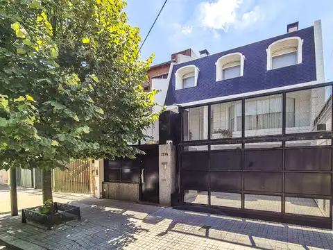 VENTA DE IMPONENTE CASA EN VILLA DEL PARQUE, CABA