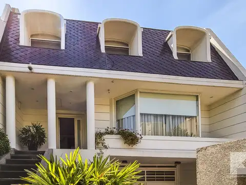VENTA DE IMPONENTE CASA EN VILLA DEL PARQUE, CABA