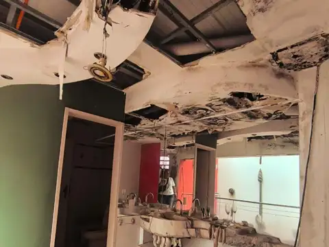 Casa 4 ambientes con 2 baños