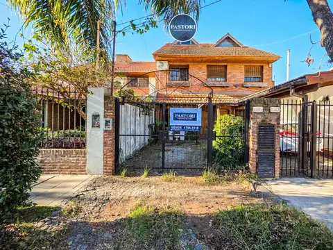VENTA DE CASA DE 5 AMB CON JARDIN OLIVOS