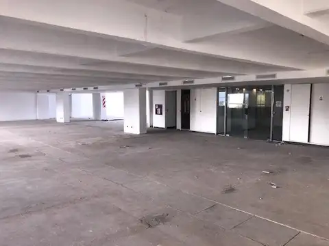 Oficina en Alquiler con 3 cocheras