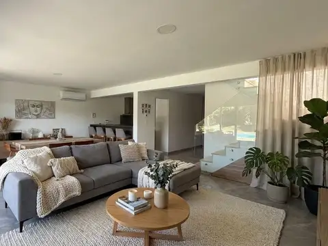 Casa tipo duplex 195 m2 Country La Cuesta 3 dormitorios. Pileta seguridad 24 hs