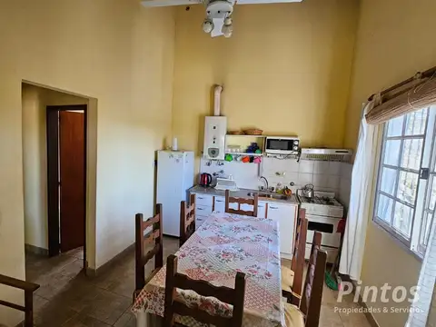 Casa 12 ambientes con 2 baños