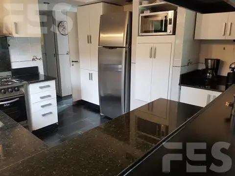 Casa 6 ambientes con 5 baños