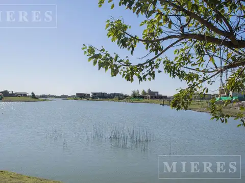 Apto Crédito , Lote a la laguna en venta en Área 5 San Sebastián