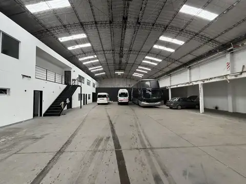 Alquiler de Galpón en 510 entre 17 y 18 - 1000 Metros2 cubiertos - A 100 Metros del Shopping