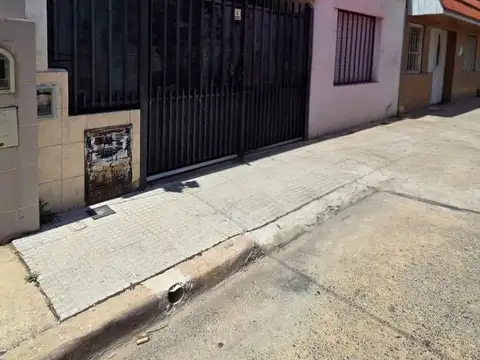 VENTA- CASA- 4 AMBIENTES - LUGANO