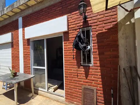 Casa 4 ambientes con 1 baño