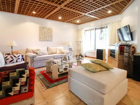 Casa 8 ambientes con 4 baños