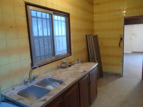 Casa 4 ambientes con 1 baño
