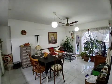 AV CASEROS 2400