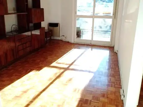 APTO PROFESIONAL  SÚPER LUMINOSO, VENTILACIÓN CRUZADA, VALOR de EXPENSAS INCREÍBLE !!!