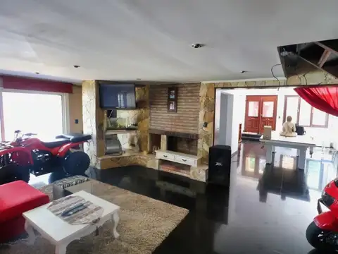 Casa 6 ambientes con 3 baños