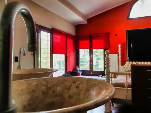 Casa de 6 ambientes + departamento 2 ambientes