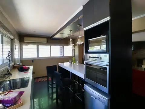 Casa en Venta con 4 cocheras
