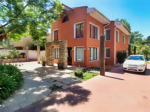 Casa de 6 ambientes + departamento 2 ambientes