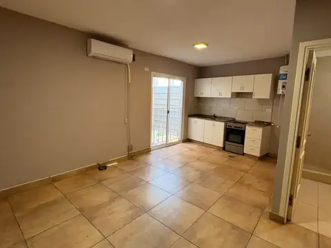 Departamento en Alquiler en Coronel Dorrego, $ 600.000