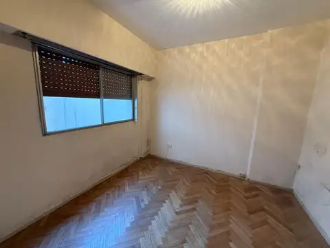 2 AMBIENTES a 200 metros de Pza. ALSINA BAJAS EXPSAS.