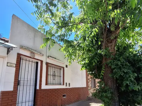 Casa en alquiler en Zárate /2 dormitorios.