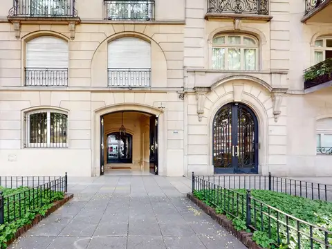 VENTA – Departamento Piso Alto Francés - Cochera - Seguridad 24 hs - Av. del Libertador - Recoleta