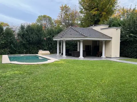 Casa 6 ambientes con 5 baños