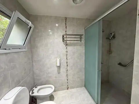Casa 6 ambientes con 4 baños