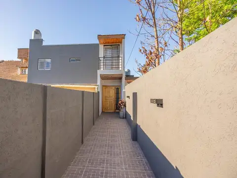 Depto Tipo Casa en Venta con 2 cocheras