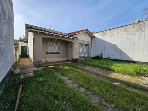 Casa 3 amb a reciclar con terreno de 322 m2 en Guido y García, Carapachay