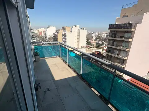 Excelente semipiso de 2 ambientes  con balcón al frente y una vista espectacular, bajas expensas.