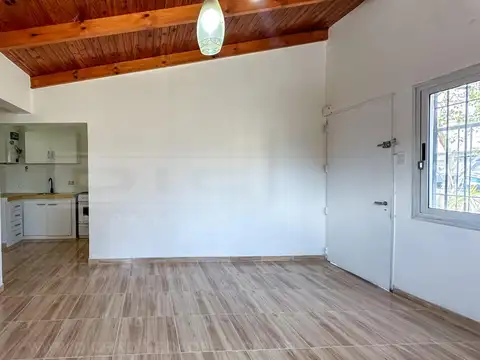 Depto Tipo Casa en Alquiler 40 años